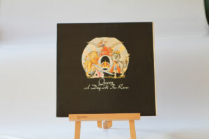 QUEEN - A DAY AT THE RACES